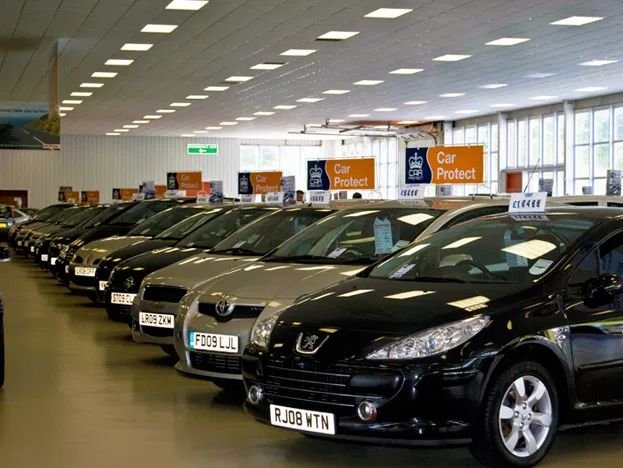 Showroom Ronal Automobil dengan deretan mobil bekas berkualitas siap jual di Pekanbaru
